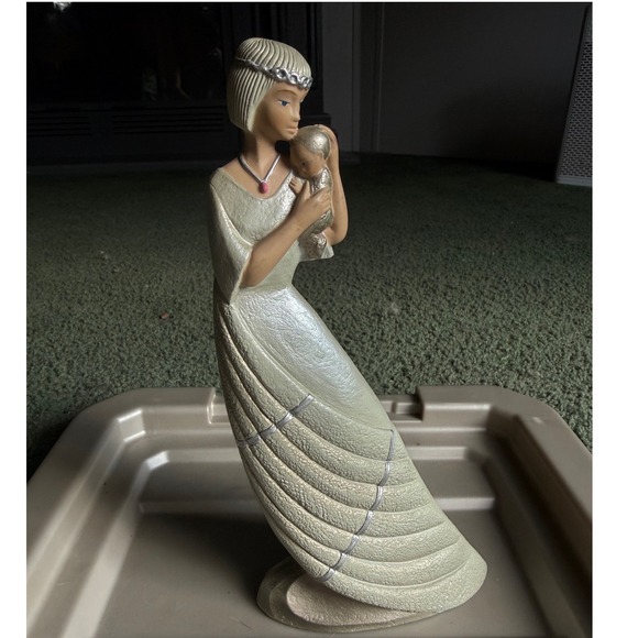 Enesco Other - 1995 Enesco Ivory Princess‎ Mother Holding Baby Figurine Parastone